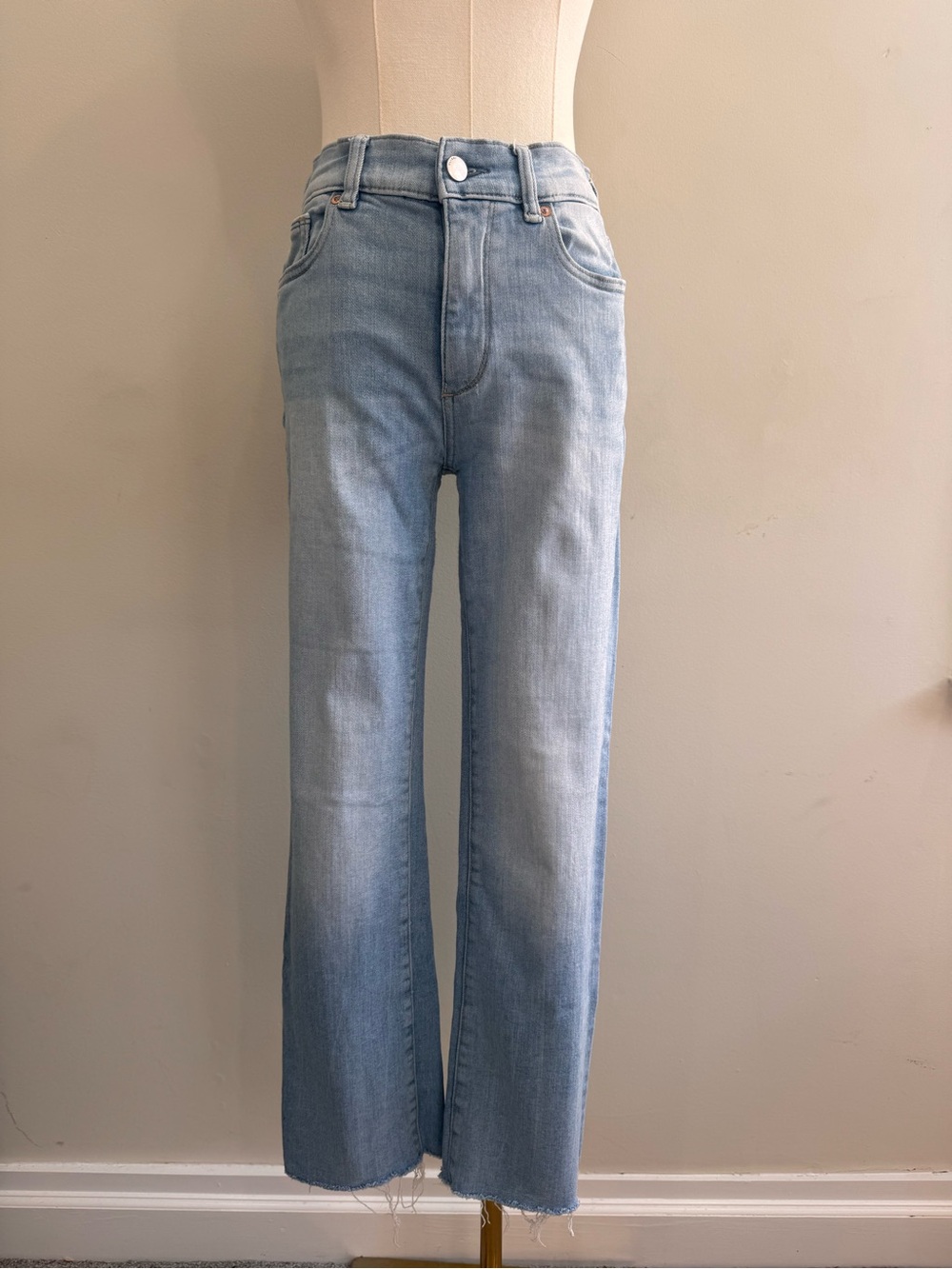 DL1961 Mara Straight Mid Rise Instasculpt Ankle Jeans | Fountain Wash | Size 26 - Picture 3 of 14